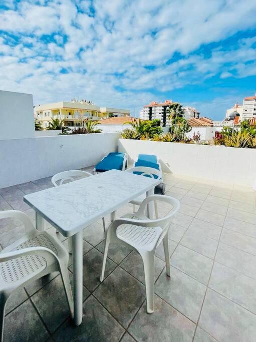 Comfy Home With Large Terrace Five Minutes From Ocean Лос-Крістіанос Екстер'єр фото