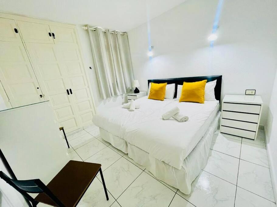 Comfy Home With Large Terrace Five Minutes From Ocean Лос-Крістіанос Екстер'єр фото
